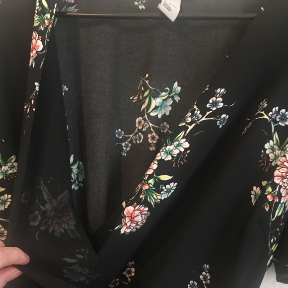 H&M floral dress - Picture 3 of 6